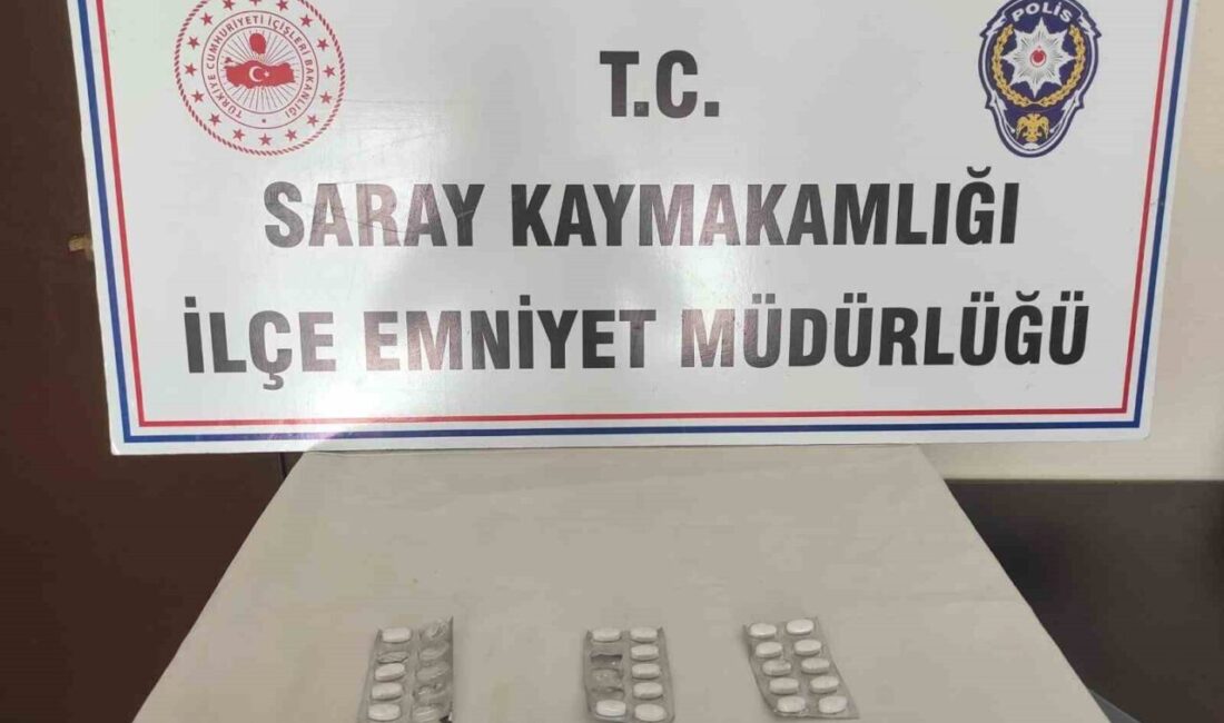 Tekirdağ’da Uyuşturucu Hapları Ele Geçiren Polis, İki Şüpheliyi Gözaltına Aldı Tekirdağ'da Saray İlçe Emniyet Müdürlüğü'ne bağlı asayiş ekipleri, uyuşturucu hap