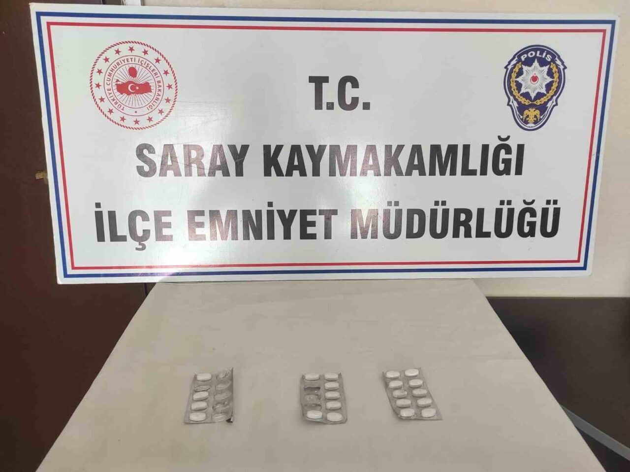 Tekirdağ'da Saray İlçe Emniyet Müdürlüğü'ne bağlı asayiş ekipleri, uyuşturucu hap