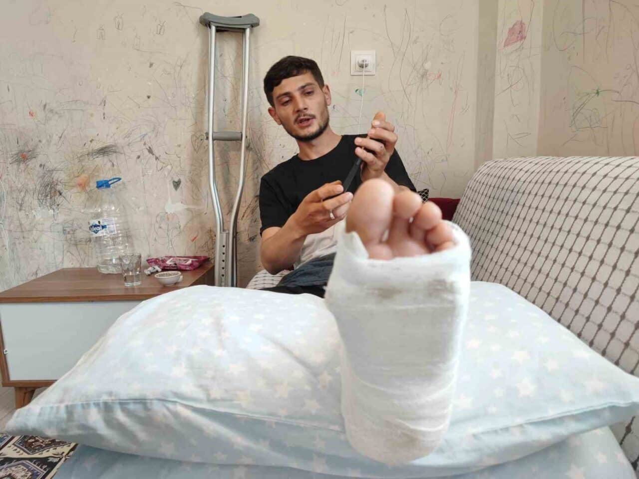 Adana'nın Sarıçam ilçesinde, 25 yaşındaki Samet Canlı'nın motosikletine çarpan sürücü
