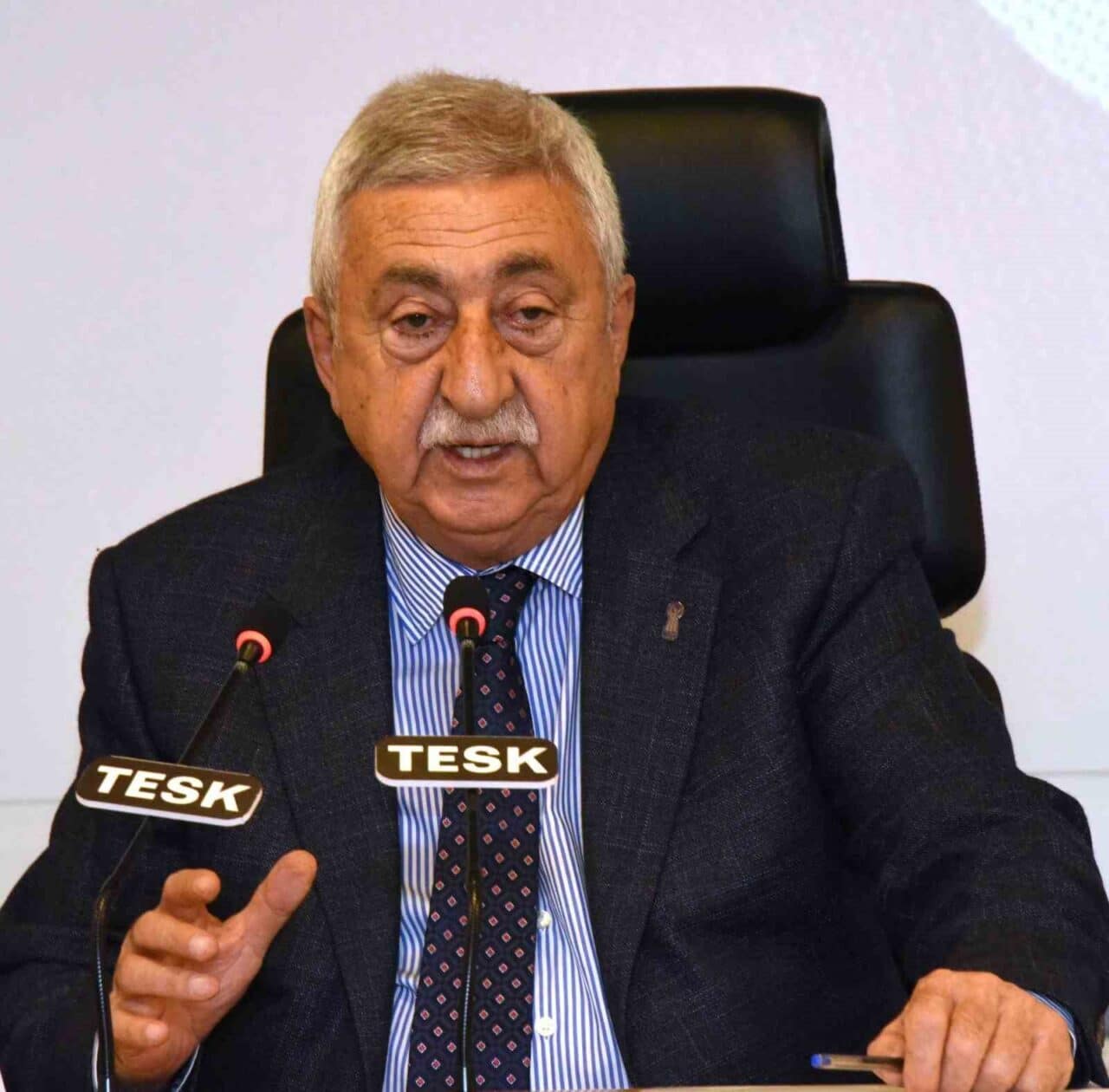 Türkiye Esnaf ve Sanatkârları Konfederasyonu (TESK) Başkanı Bendevi Palandöken, Sosyal