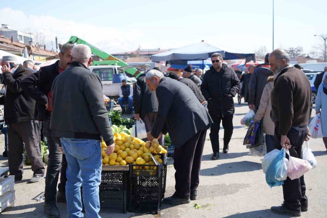 Türkiye İstatistik Kurumu (TÜİK), 2025 Mart ayında ticaret satış hacminin