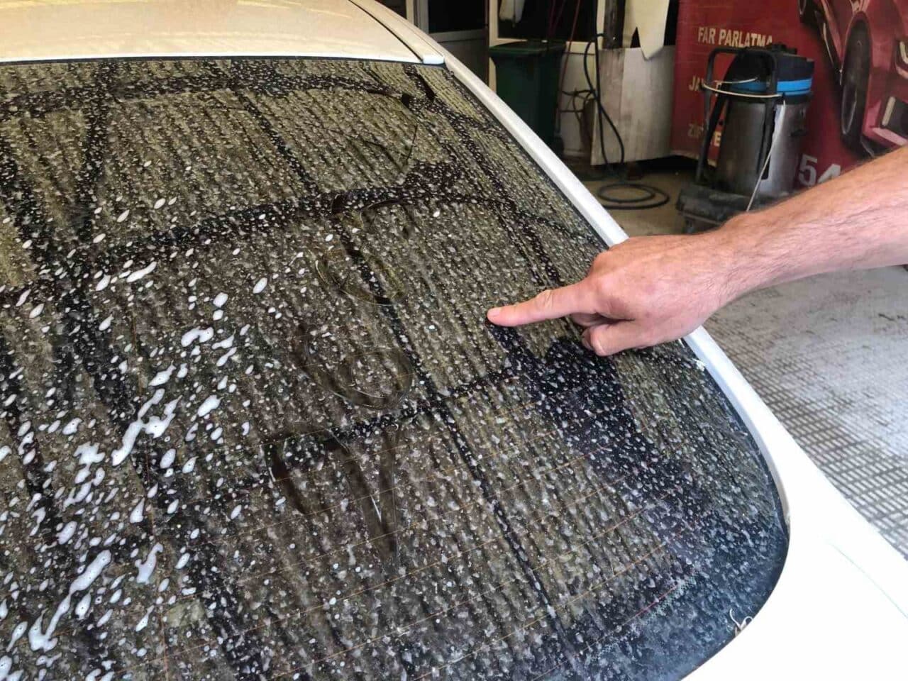 Eskişehir'de toz taşınımı nedeniyle otomobiller çamurla kaplandı. Oto yıkamacı Fahri
