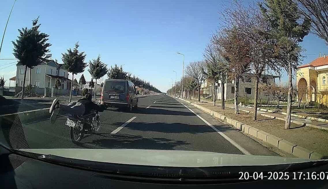 Nevşehir'de E.Ş. adlı motosiklet sürücüsü, Kaymaklı beldesinde yatarak ve makas