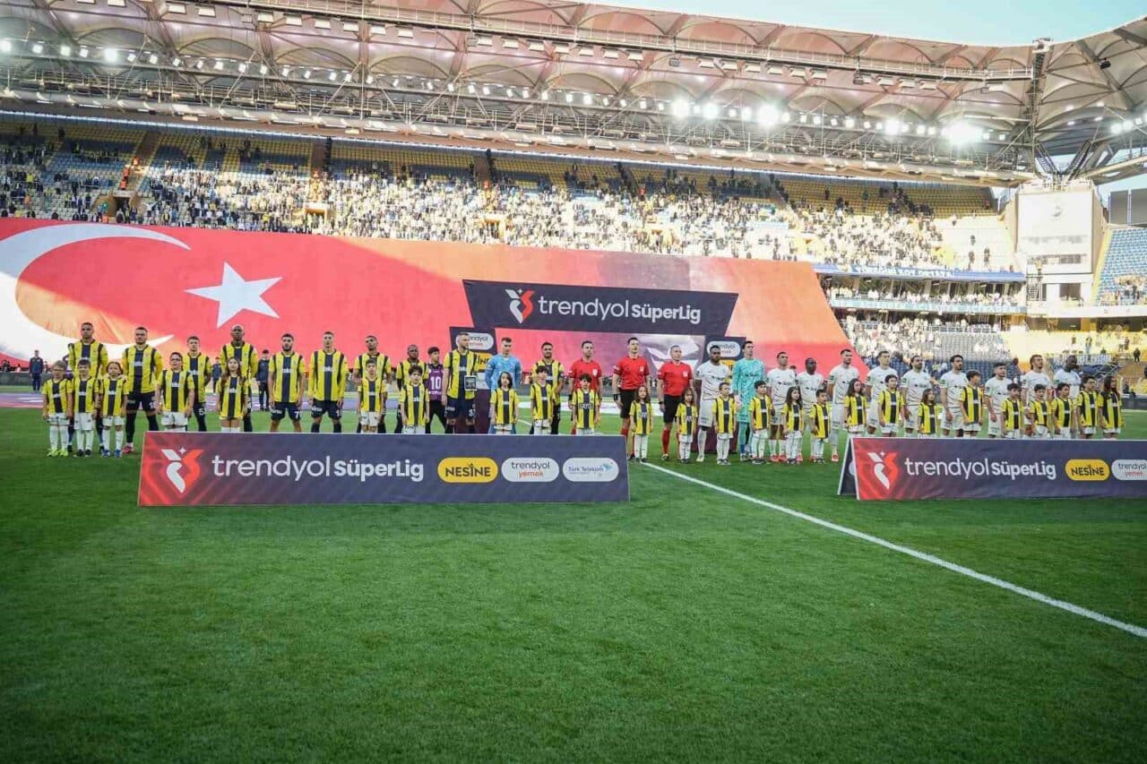 Trendyol Süper Lig 36. haftasında Fenerbahçe, Eyüpspor ile evinde mücadele