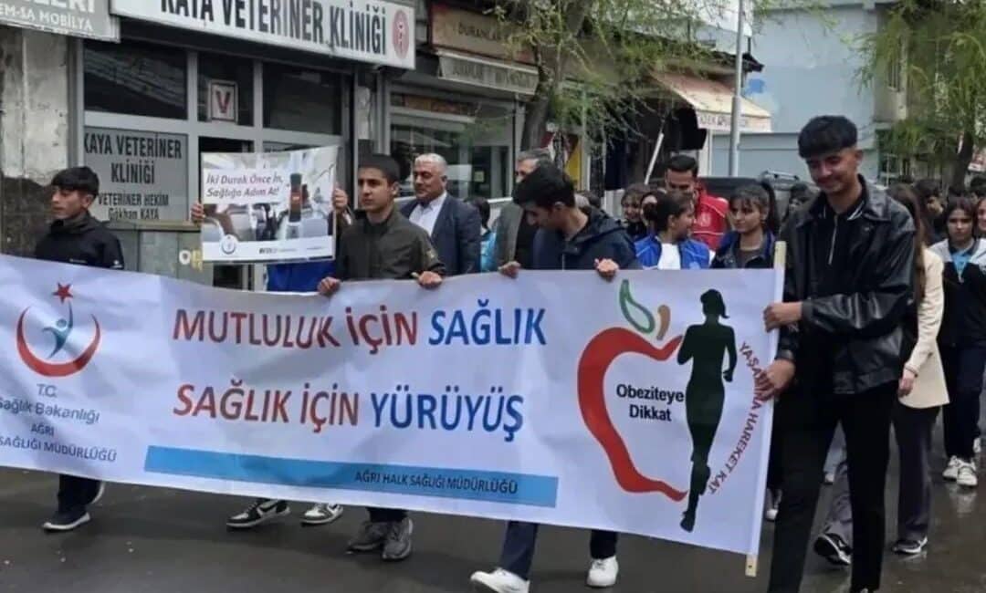 Tutak’ta Dünya Sağlık İçin Hareket Et Günü Yürüyüşü Gerçekleştirildi Ağrı'nın Tutak ilçesinde 10 Mayıs Dünya Sağlık İçin Hareket Et