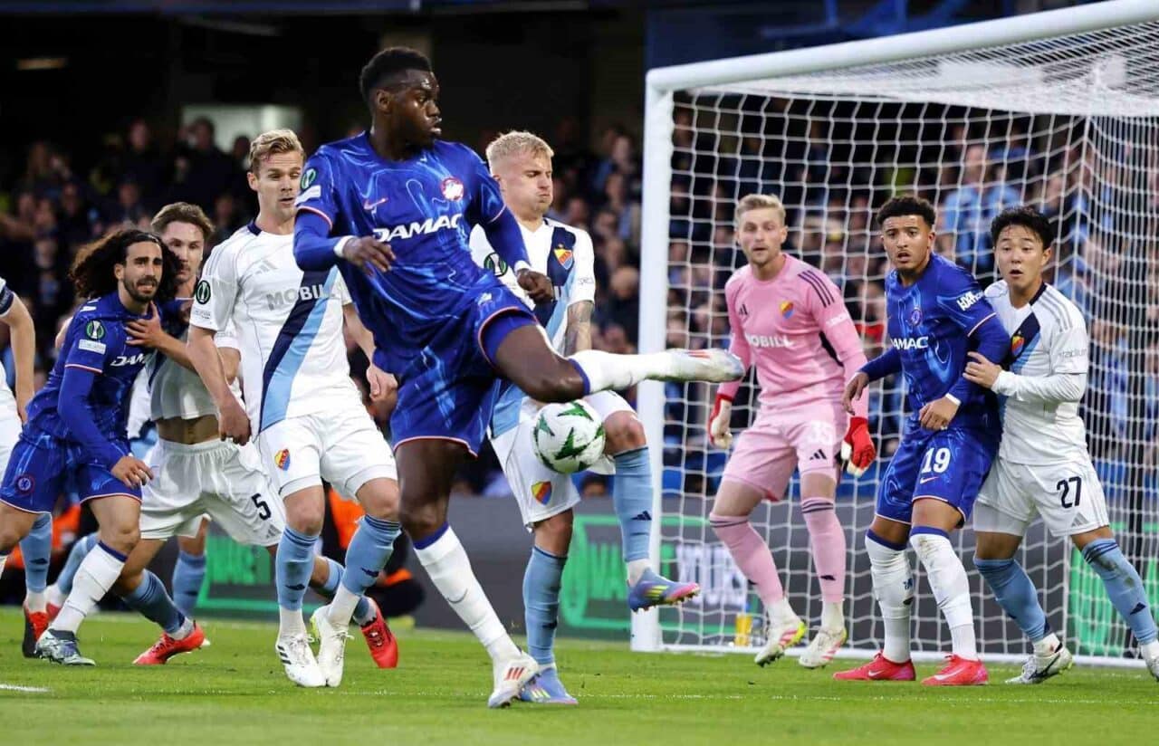 UEFA Konferans Ligi'nde Chelsea ve Real Betis finale yükseldi. Chelsea,