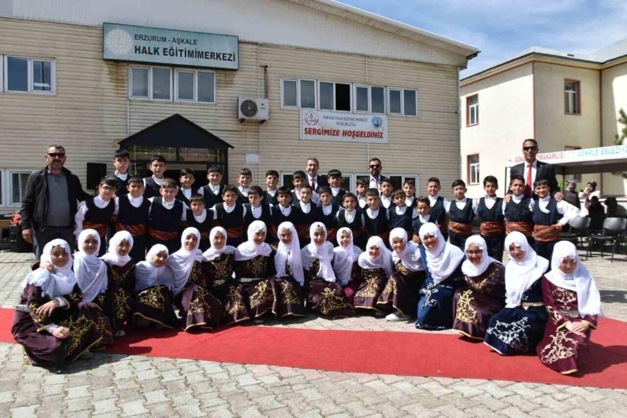 Erzurum Curling Arena'da düzenlenen Uluslararası Erzurum Open turnuvasında 65 sporcu