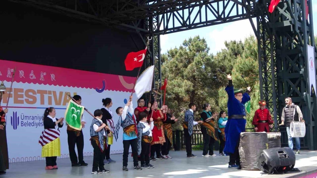 Ümraniye Millet Bahçesi'nde gerçekleştirilen En-Şen Festivali, engelli bireyler ve aileleri