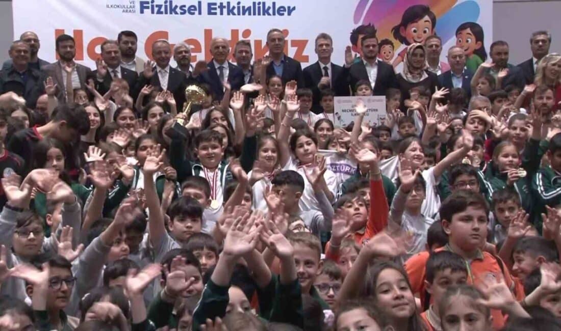 Ümraniye'de düzenlenen 12. Geleneksel Çocuk Oyunları ve İlkokullar Arası Fiziksel