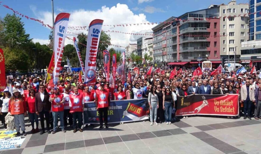 Uşak’ta 1 Mayıs Emek ve Dayanışma Günü Coşkuyla Kutlandı Uşak, 1 Mayıs Emek ve Dayanışma Günü'nü yoğun katılımla kutladı.