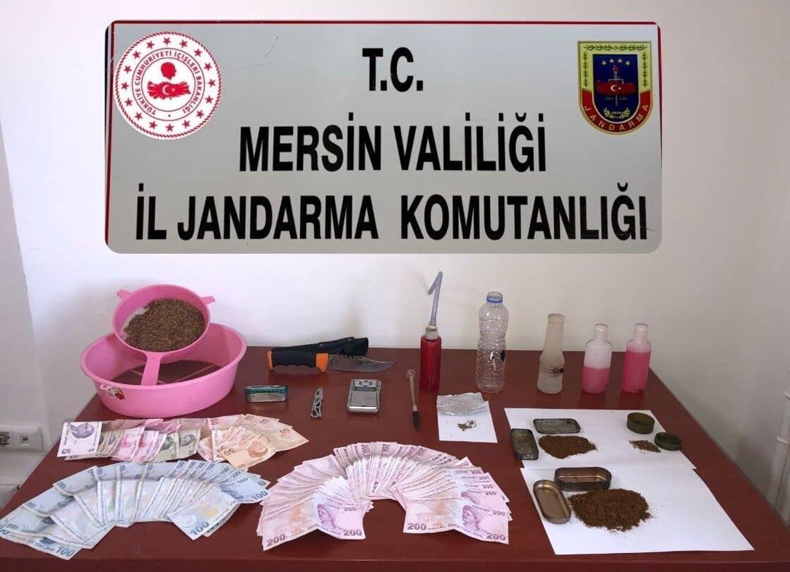 Mersin'in Aydıncık ilçesinde yapılan jandarma operasyonunda uyuşturucu madde ticareti gerçekleştiren