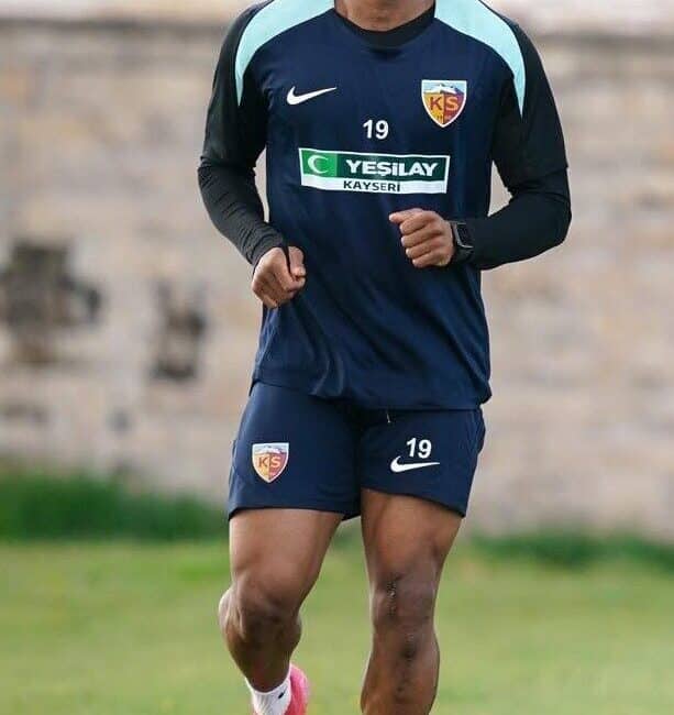 Anthony Uzodimma, Kayserispor’da uzun bir aradan sonra yeniden sahaya çıktı. Kayserispor'un Nijeryalı futbolcusu Anthony Uzodimma, 17 aylık sakatlık döneminin ardından