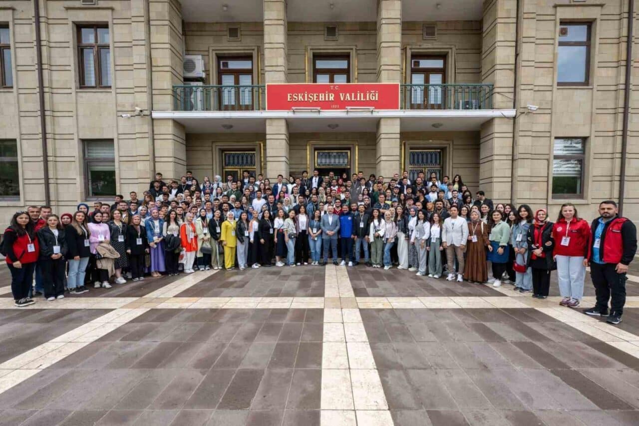 Eskişehir Valisi Hüseyin Aksoy, 'Gençlik Haftası' ve '19 Mayıs Bayramı'