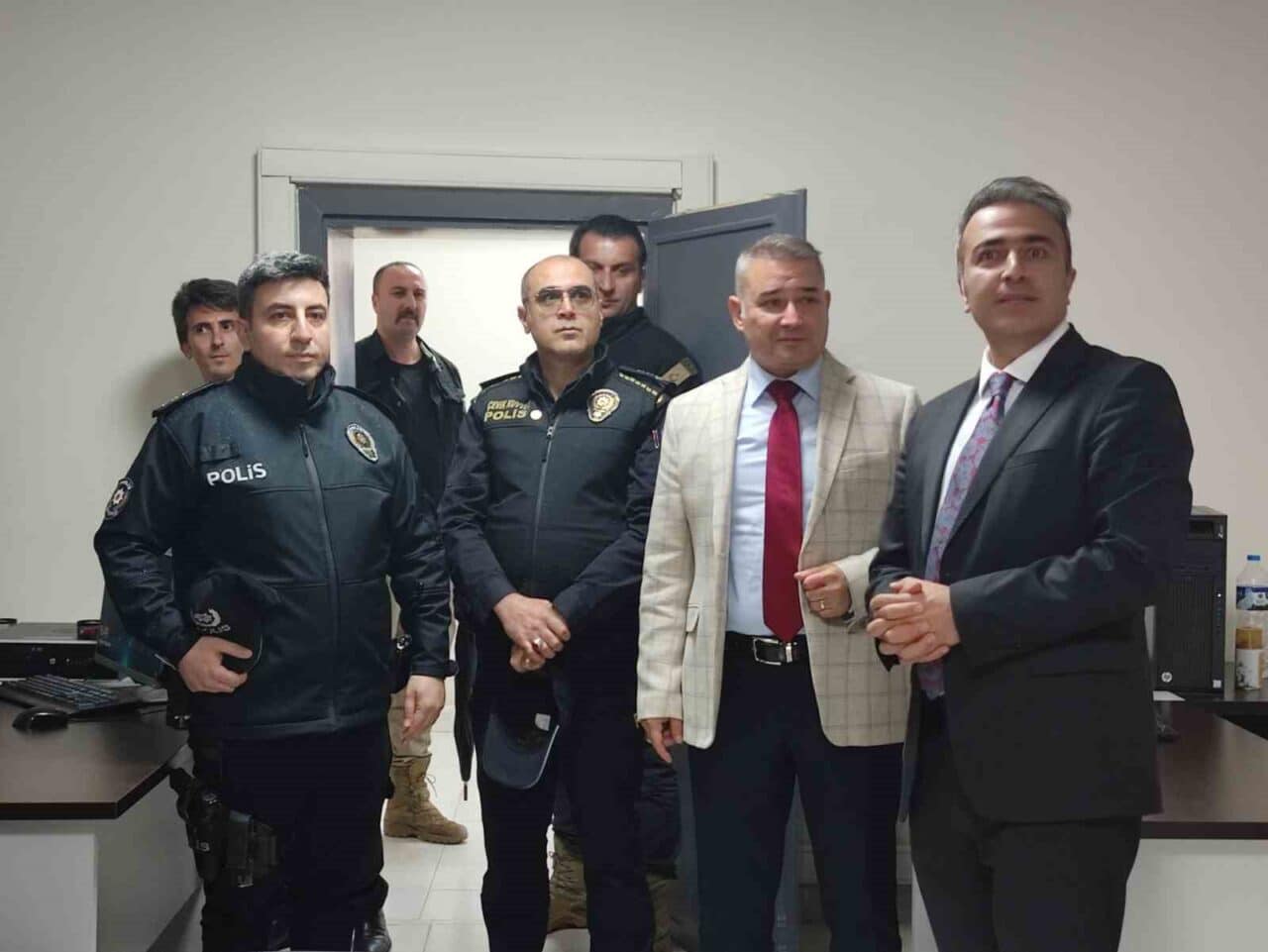 Ardahan Valisi Hayrettin Çiçek, şehri daha huzurlu kılmak için POLHANE