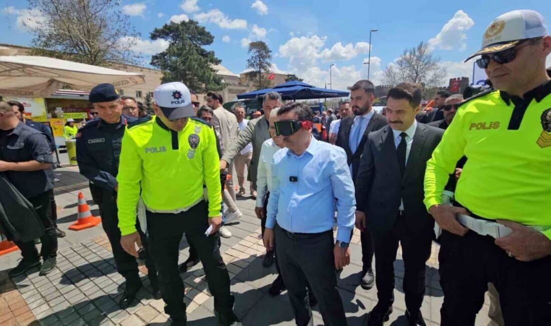 Kayseri'de Trafik Haftası etkinliğinde Vali Gökmen Çiçek ve Büyükşehir Belediye