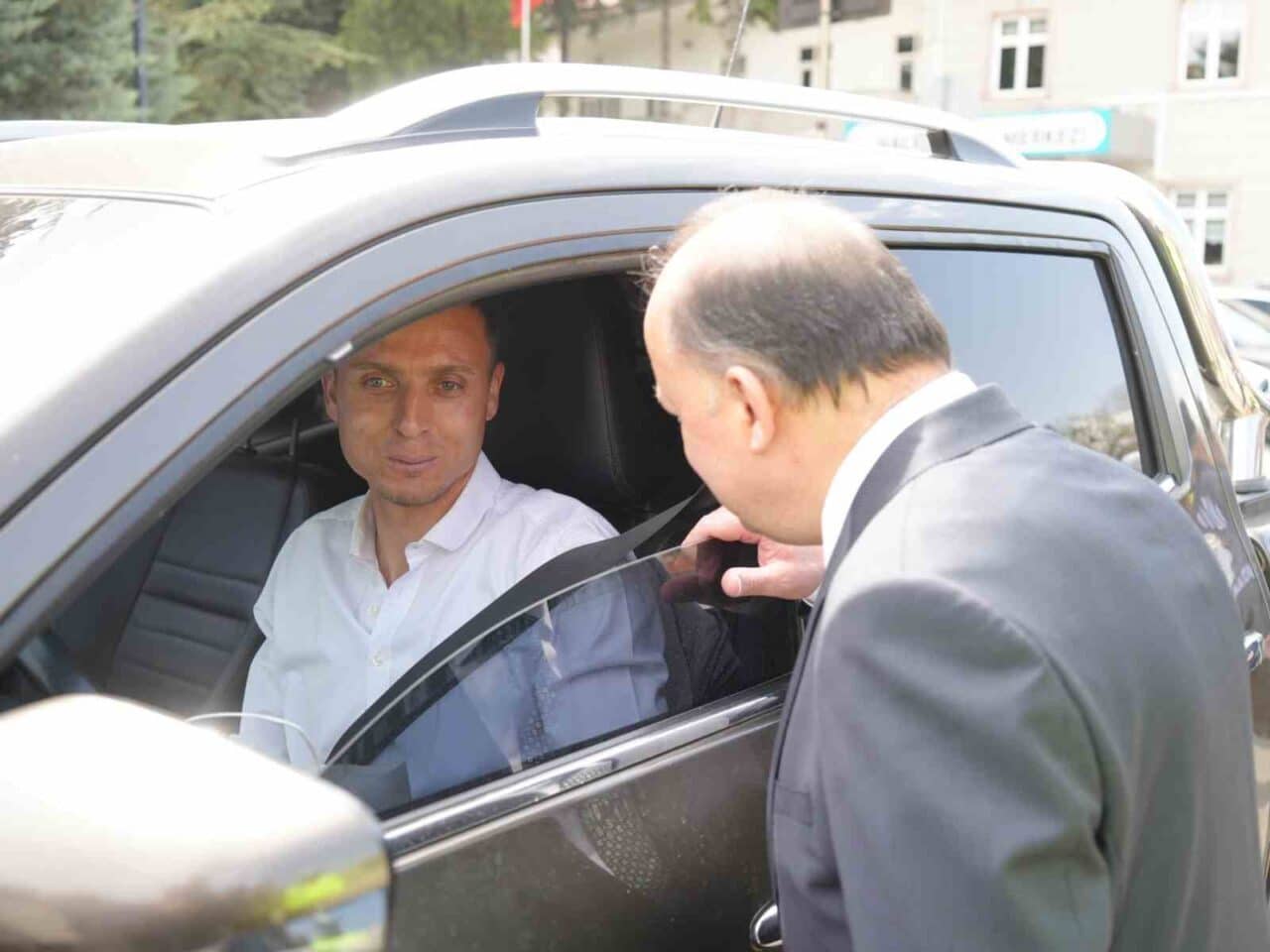 Kastamonu Valisi Meftun Dallı, Trafik Haftası etkinliğinde motosiklet sürücülerine kask