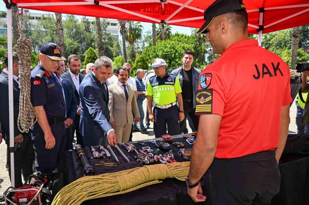 Antalya'da turizm taşımacılığı yapan firmalar için Vali Hulusi Şahin'in katılımıyla