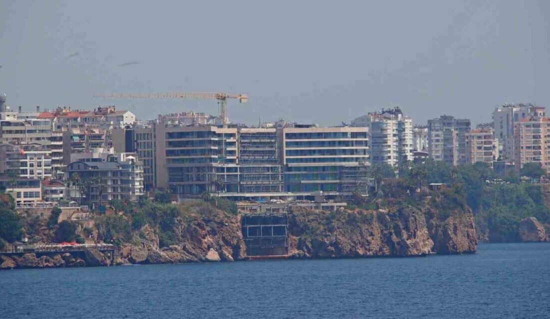 Antalya Valisi Hulusi Şahin, Muratpaşa'daki 5 yıldızlı otellerin yıllardır bilinen