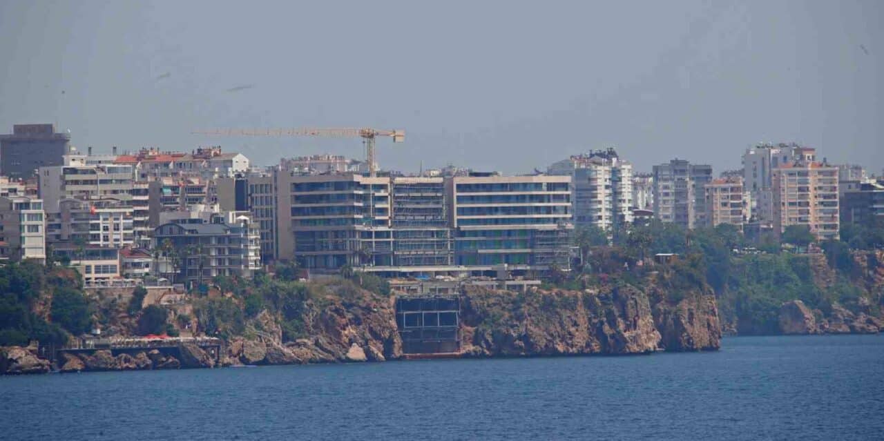 Antalya Valisi Hulusi Şahin, Muratpaşa'daki 5 yıldızlı otellerin yıllardır bilinen