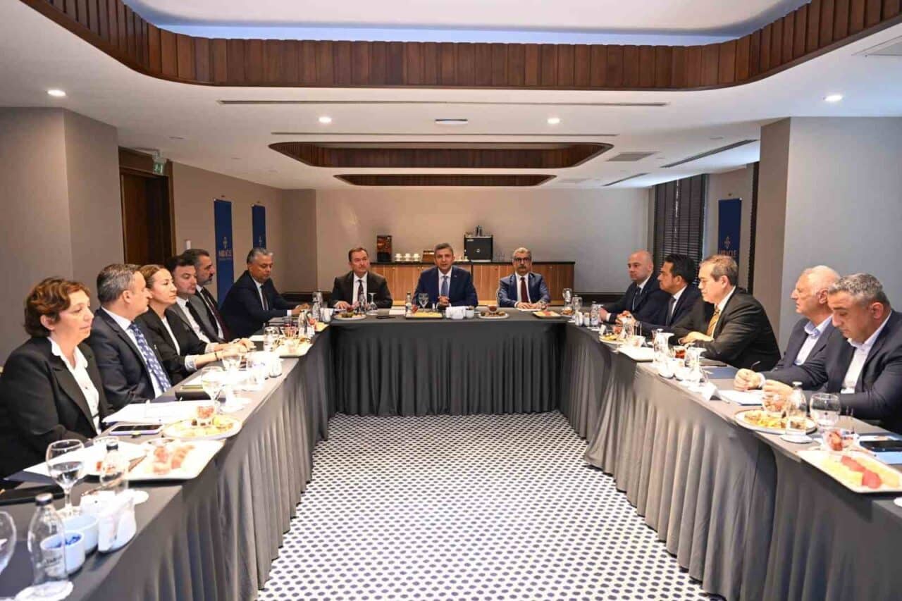 Antalya Valisi Hulusi Şahin, Kaleiçi Yangın Denetimleri Değerlendirme toplantısında, tescilli