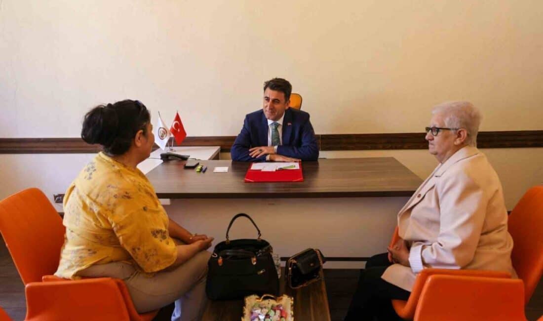 Bilecik Valisi Şefik Aygöl, 'Açık Kapı' uygulaması kapsamında vatandaşların taleplerini