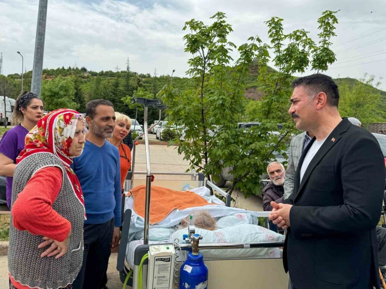 Tunceli Valisi Bülent Tekbıyıkoğlu, devlet hastanesindeki teknik arıza nedeniyle tahliye