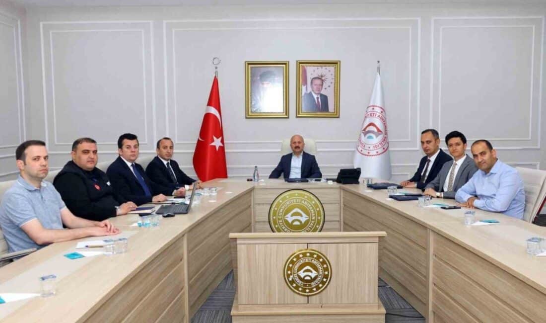 Adıyaman’da Vali Yardımcıları Haftalık Değerlendirme Toplantısı Yapıldı Adıyaman'da Vali Osman Varol başkanlığında yapılan toplantıda, kalıcı deprem konutları,
