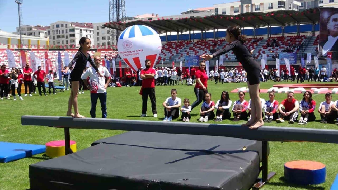 Van'da 19 Mayıs Atatürk’ü Anma, Gençlik ve Spor Bayramı, coşkuyla