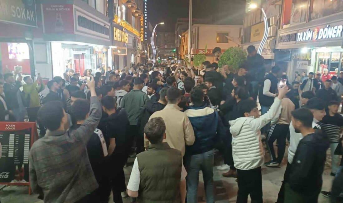 Van’da Beşiktaş-Fenerbahçe derbisi sonrası taraftarlar coşkuyla kutlama yaptı. Trendyol Süper Lig'in 34. haftasında oynanan Beşiktaş-Fenerbahçe derbisinin ardından Van'da