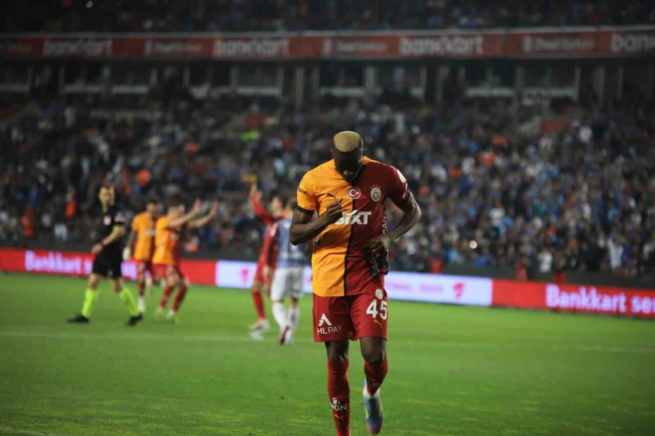 Galatasaray'ın Nijeryalı futbolcusu Victor Osimhen, Ziraat Türkiye Kupası finalinde Trabzonspor'a