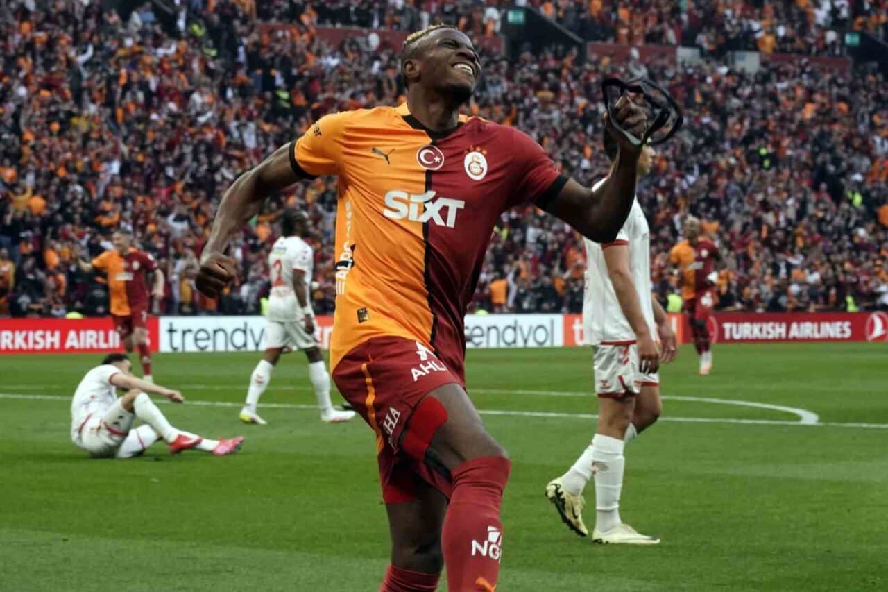 Victor Osimhen, Galatasaray'ın Sivasspor ile oynadığı maçta attığı 2 golle
