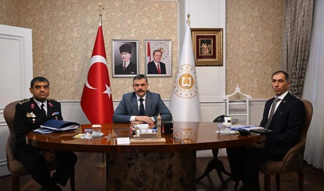 Erzurum Valisi Mustafa Çiftçi, İçişleri Bakanı Ali Yerlikaya’nın katılımıyla video konferans toplantısında yer aldı. Erzurum Valisi Mustafa Çiftçi, İçişleri Bakanı Ali Yerlikaya'nın liderliğinde video