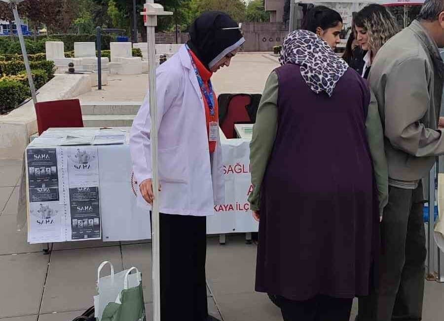 Ankara'da Sağlık Bakanı Kemal Memişoğlu tarafından başlatılan boy, kilo ve