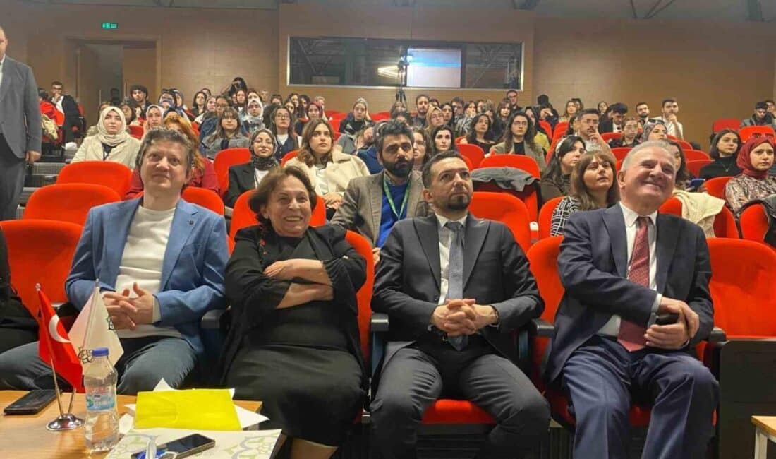 Kocaeli Sağlık ve Teknoloji Üniversitesi, CO-PHARM’25 Eczacılık Öğrenci Kongresi’ne ev
