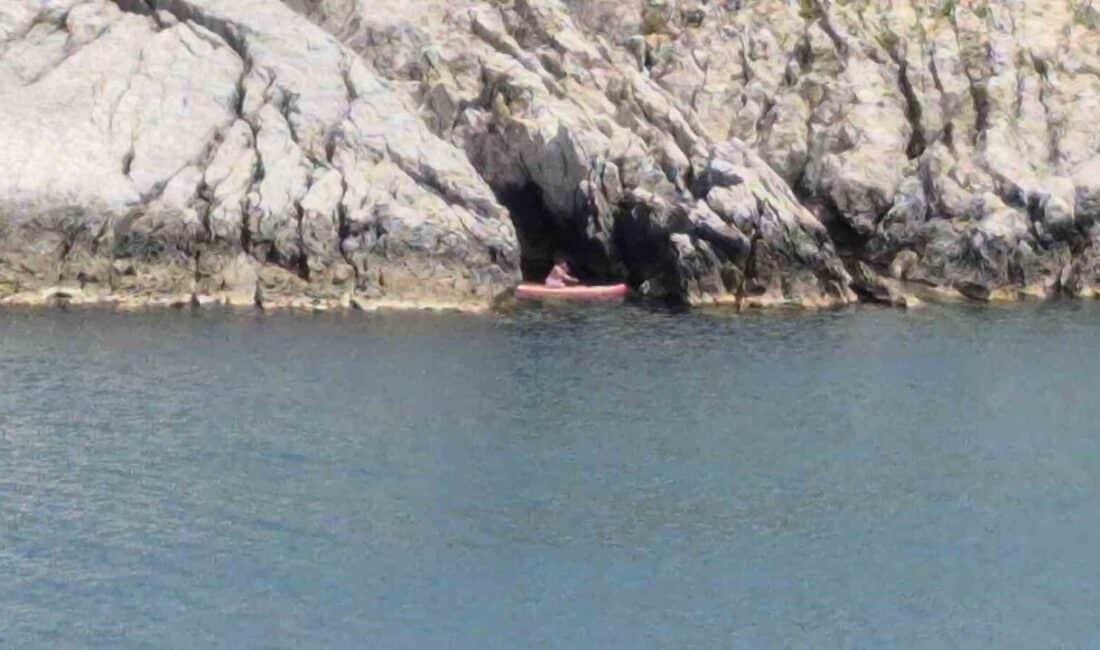 Amasra'da yasaklı Tavşan Adası'na kano ile giden Rus bir turist,