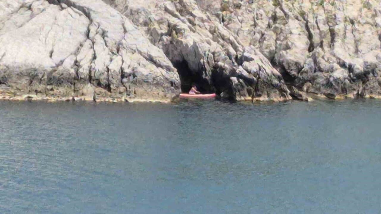 Amasra'da yasaklı Tavşan Adası'na kano ile giden Rus bir turist,