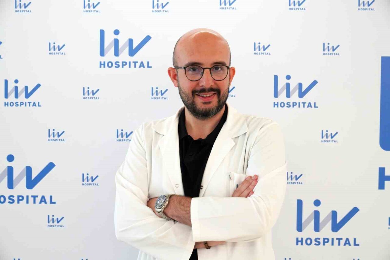 Dermatoloji Uzmanı Dr. Tahsin Çağdaş Akaslan, yaz aylarında sağlıklı bir