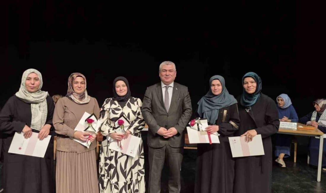 Sivas Müftülüğü'nün düzenlediği yetişkin Kur'an kursu bilgi yarışması finalinde Kılavuz