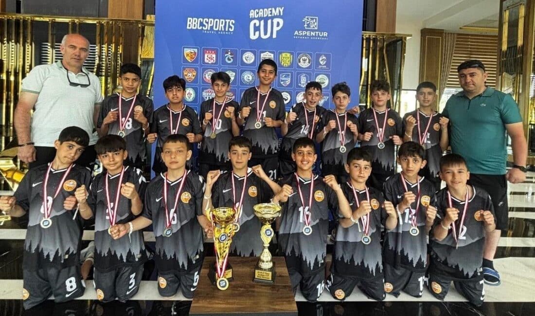 Yıldızkent Spor Kulübü, Teknik Sorumlu Serkan Deniz ve Antrenör Ferruh