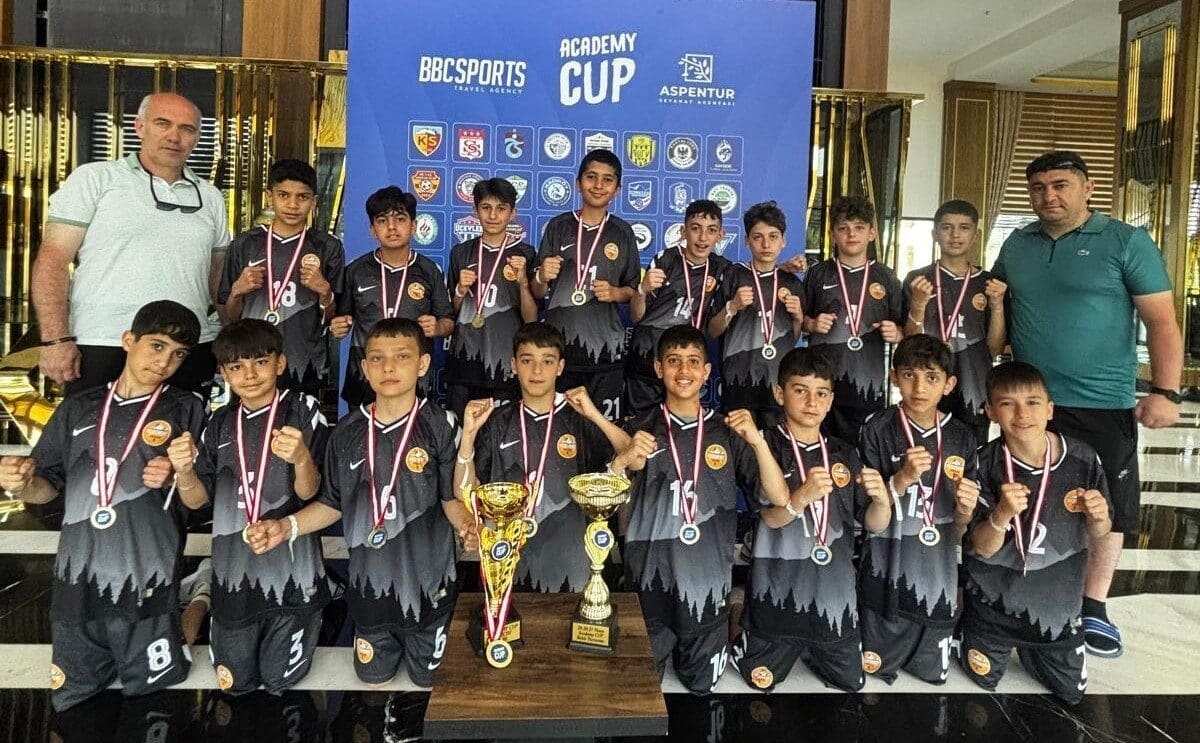 Yıldızkent Spor Kulübü, Teknik Sorumlu Serkan Deniz ve Antrenör Ferruh