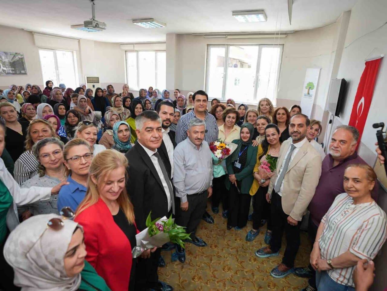 Şehitkamil Belediyesi, okuma-yazma kursunu tamamlayan 62 kadına Başkan Umut Yılmaz’ın