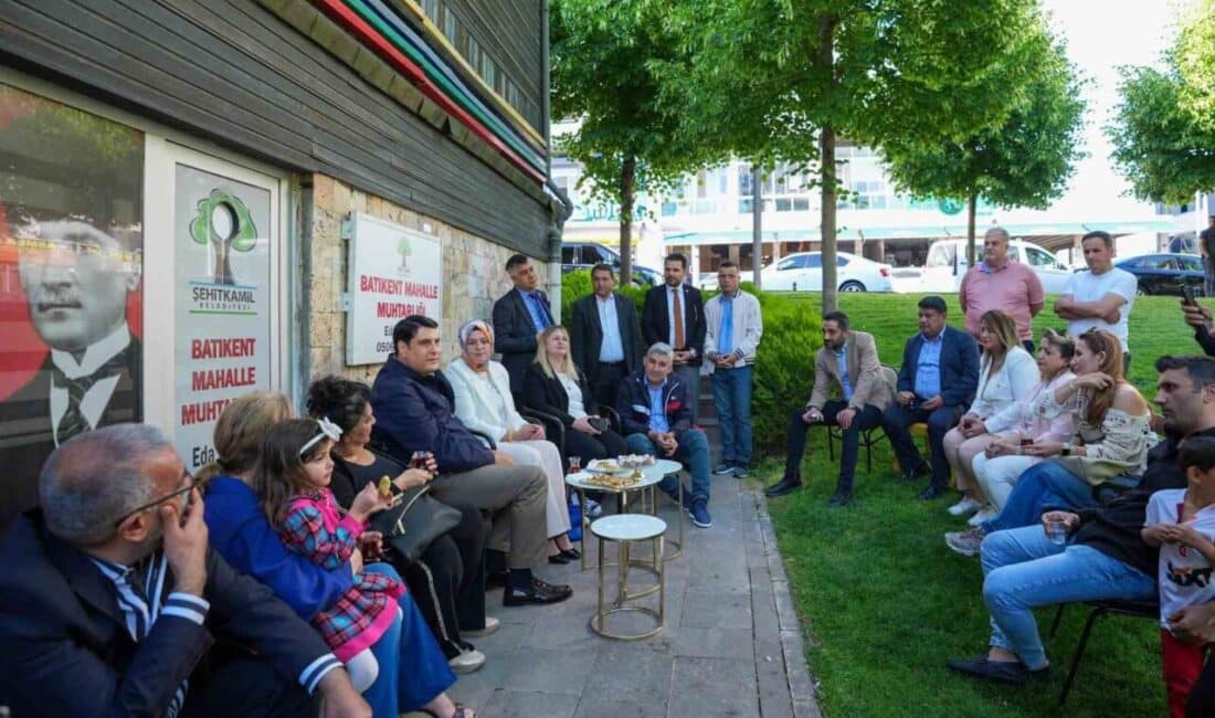 Umut Yılmaz, Batıkent Mahallesi’nde Vatandaşlarla Buluşarak İhtiyaçları Dinledi Şehitkamil Belediye Başkanı Umut Yılmaz, Batıkent Mahalle Muhtarı Eda Erdem’i