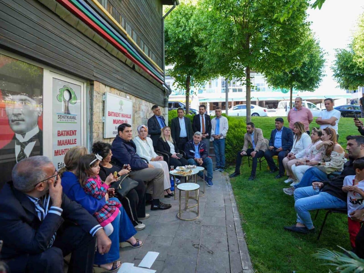 Şehitkamil Belediye Başkanı Umut Yılmaz, Batıkent Mahalle Muhtarı Eda Erdem’i