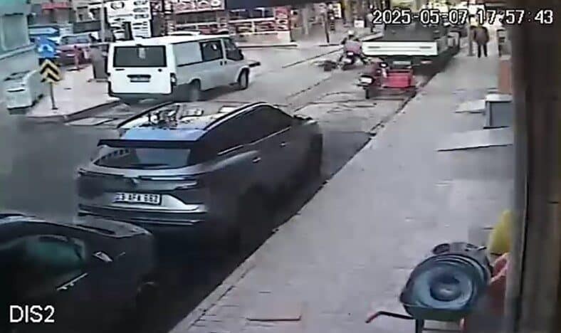 Elazığ'da 84 yaşındaki O.A., karşıya geçerken dengesini kaybedip düştü ve