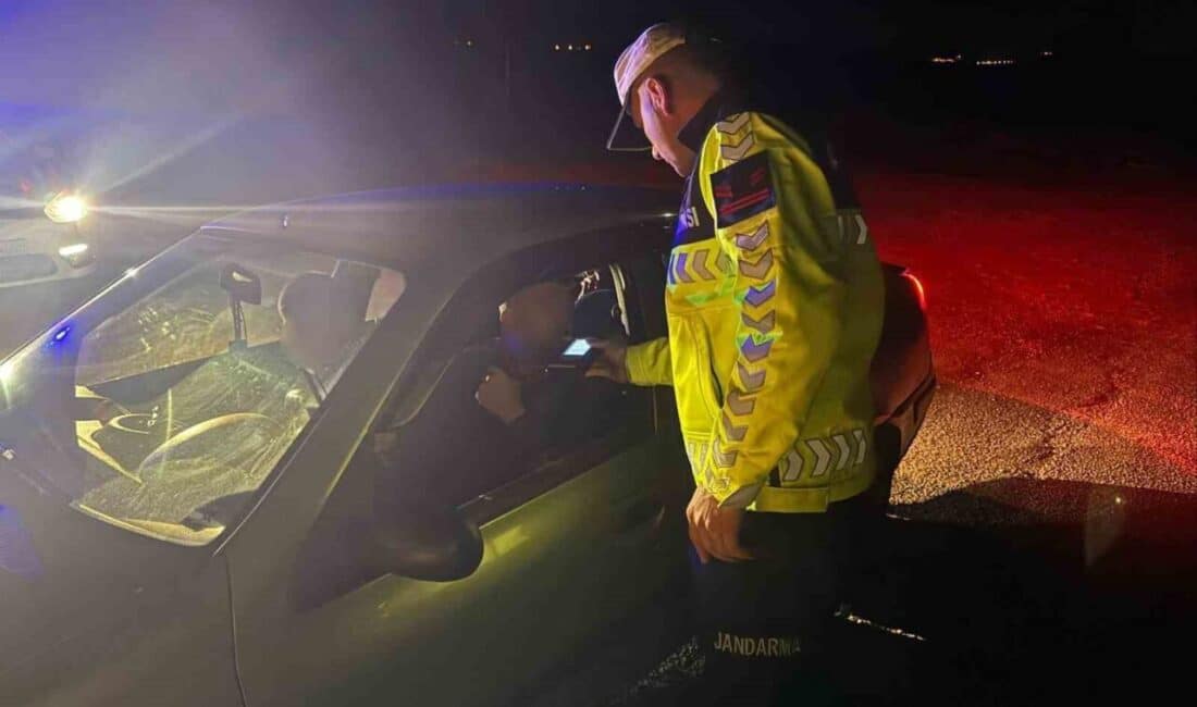 Yozgat’ta Jandarma, Trafik Güvenliği İçin Denetim Gerçekleştirdi Yozgat Jandarma Komutanlığı, Akdağmadeni, Boğazlıyan, Çekerek ve Sarıkaya'da trafik denetimleri