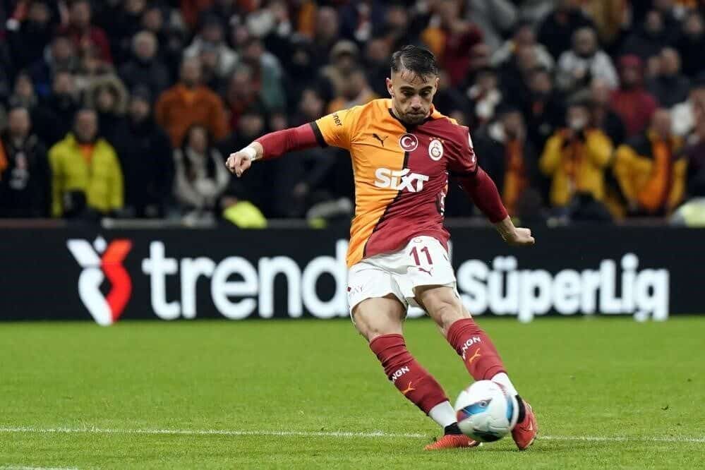 Galatasaray, futbolcusu Yunus Akgün'ün sol dizindeki menisküs yırtığı nedeniyle başarılı