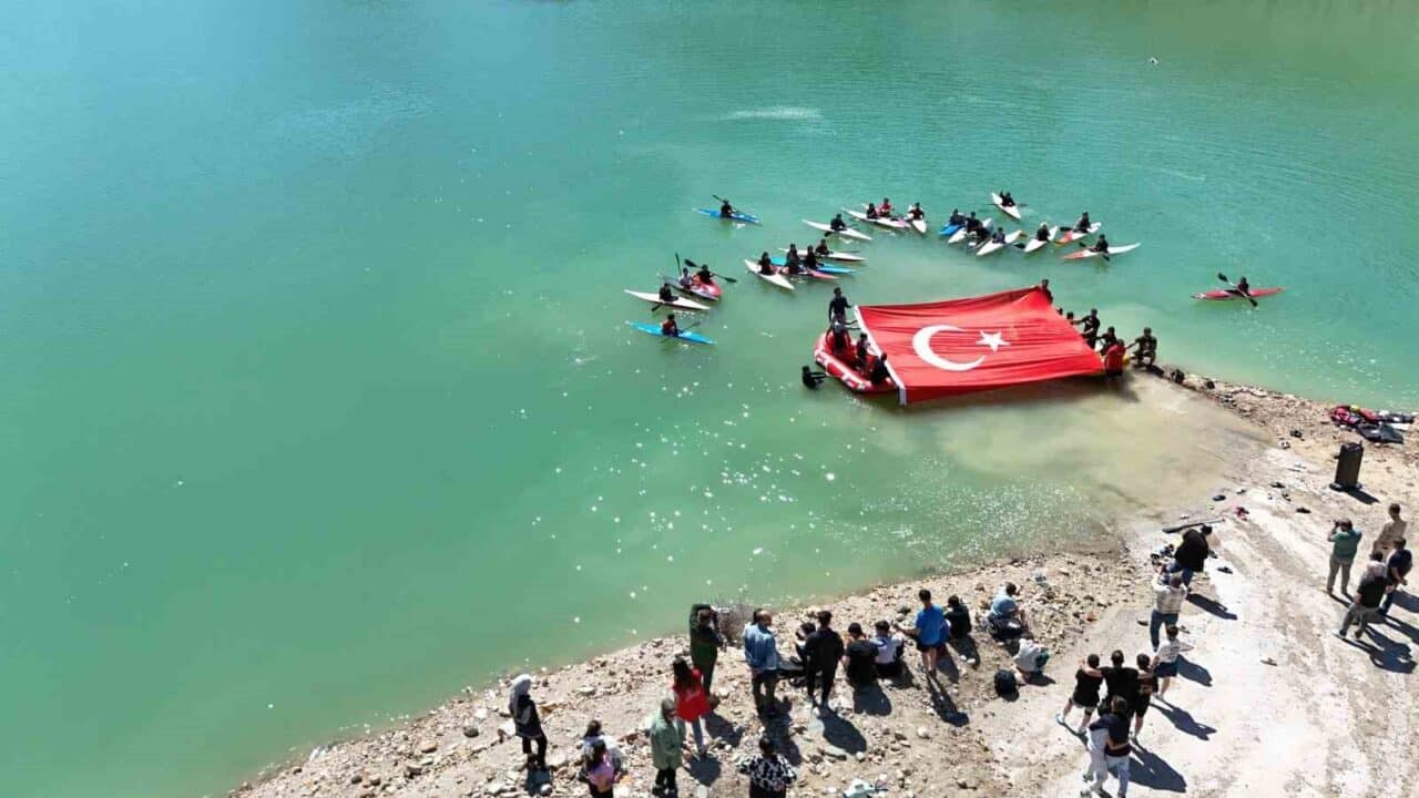 Artvin’in Yusufeli ilçesinde düzenlenen 19 Mayıs Atatürk’ü Anma, Gençlik ve