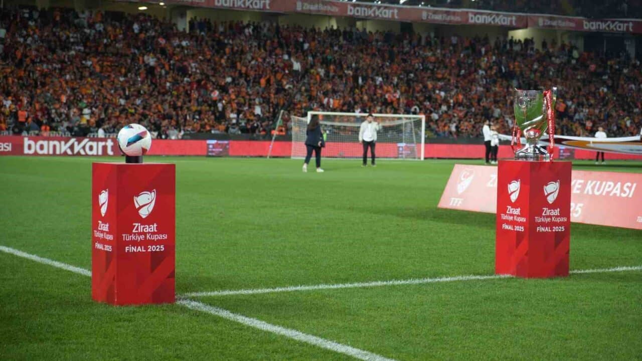 Ziraat Türkiye Kupası finalinde Trabzonspor ile Galatasaray, Gaziantep'te mücadele ediyor.