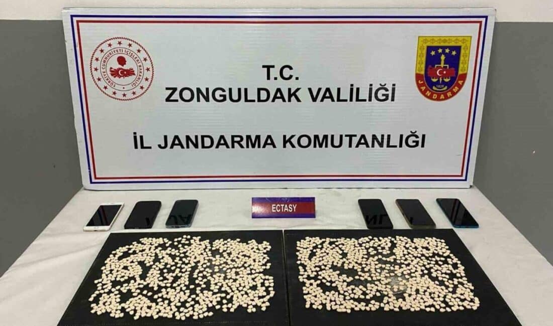 Zonguldak’ın Devrek ilçesinde düzenlenen narkotik operasyonunda 1.540 sentetik uyuşturucu hap