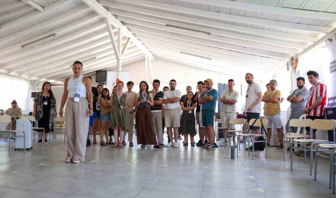 Antalya Büyükşehir Belediyesi, 16 belediyeden gençlik personelinin katıldığı 5 günlük